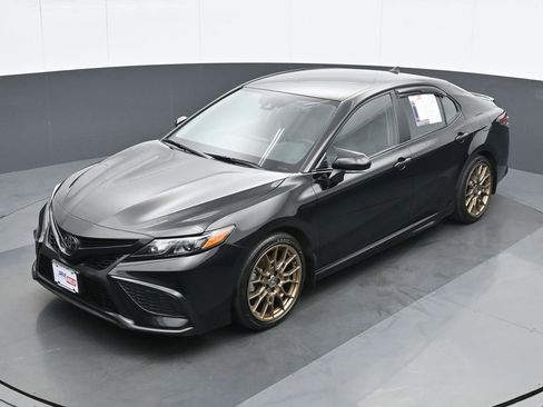 Used 2024 Toyota Camry SE w/ Convenience Package image 17