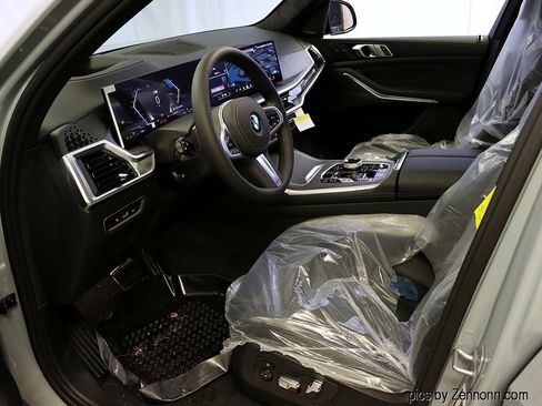 Used 2026 BMW X7 xDrive40i w/ Executive Package image 11