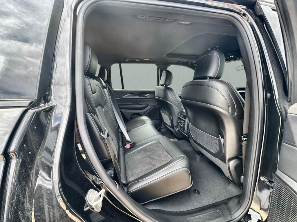 New 2025 Jeep Grand Cherokee Altitude RWD image 25