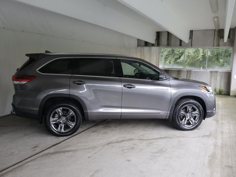 Used 2019 Toyota Highlander Limited Platinum AWD/4WD image 6