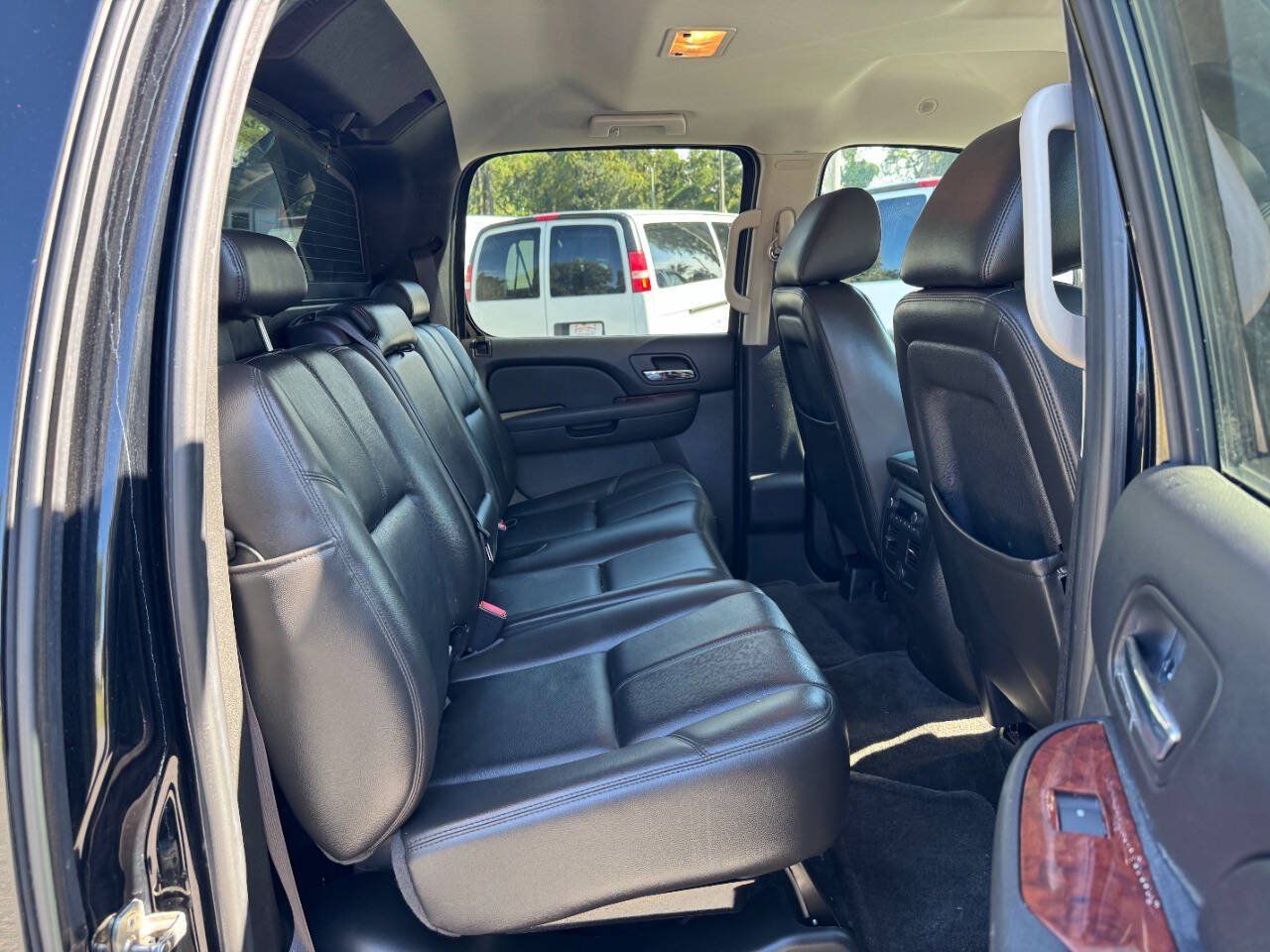 Used 2011 Chevrolet Avalanche LT w/ Regional Value Package RWD image 13