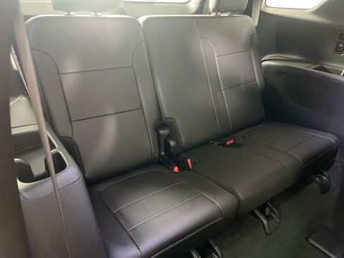 Used 2022 Chevrolet Traverse LT w/ LT Premium Package image 28