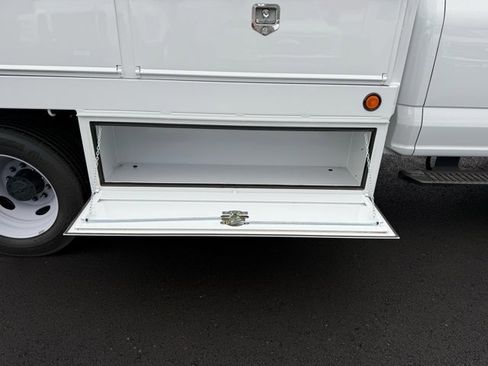 New 2025 Ford F550 4x4 SuperCab Super Duty image 8