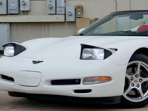Used 2001 Chevrolet Corvette Convertible w/ Preferred Equipment Group2 image 18