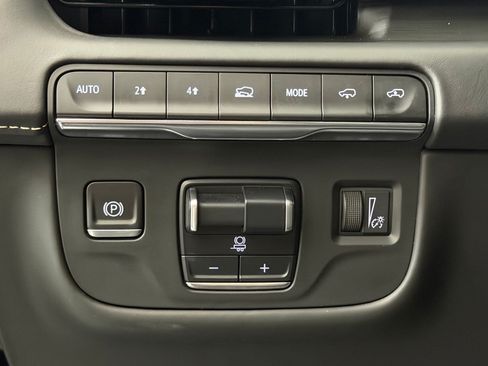Used 2023 Cadillac Escalade Sport Platinum w/ LPO, ONYX Package AWD/4WD image 19