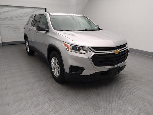 Used 2021 Chevrolet Traverse LS FWD image 14