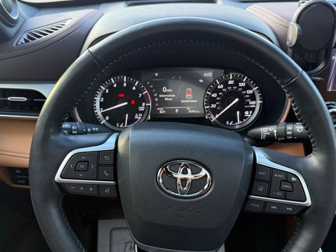Used 2022 Toyota Highlander Platinum image 42