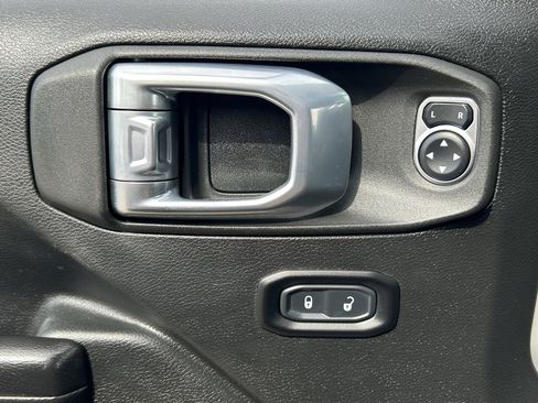 Certified 2021 Jeep Gladiator Mojave AWD/4WD image 21