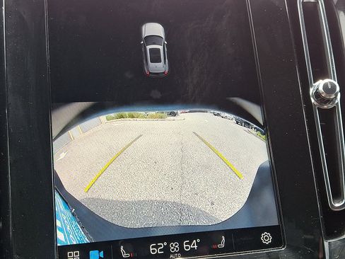 Certified 2025 Volvo XC40 B5 Core image 19