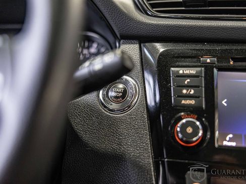 Used 2020 Nissan Rogue SV image 30