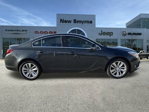 Used 2015 Buick Regal image 2