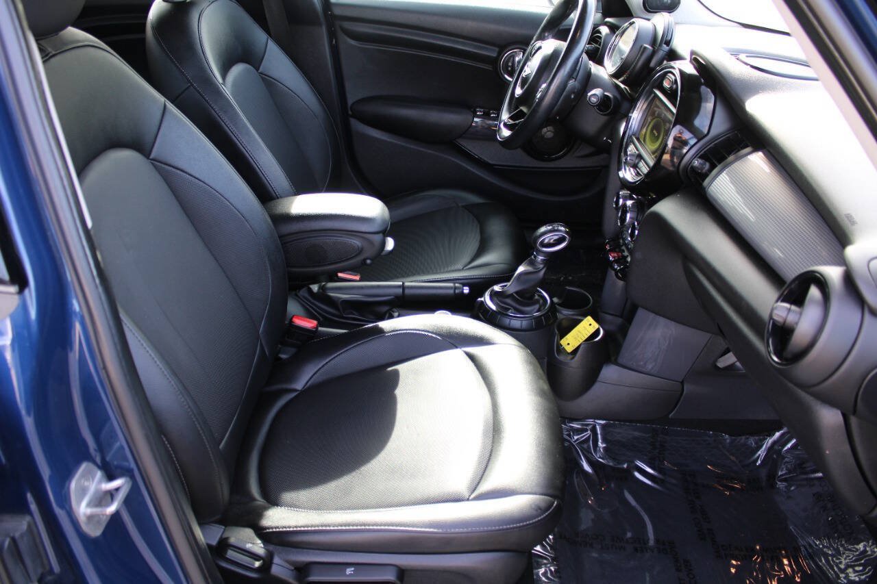 Used 2017 MINI Cooper 4-Door Hardtop FWD image 8