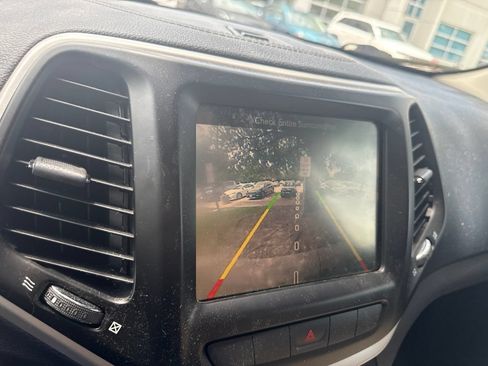 Used 2014 Jeep Cherokee Limited FWD image 9