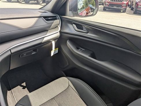 New 2025 Jeep Grand Cherokee Laredo X w/ Luxury Tech Group I image 17