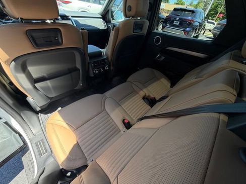 Used 2025 Land Rover Discovery Dynamic SE AWD/4WD image 4