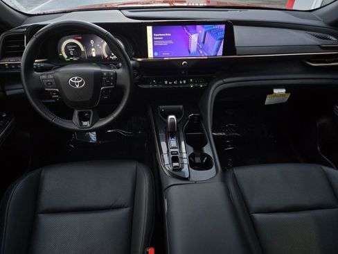 Used 2025 Toyota Crown Signia image 13