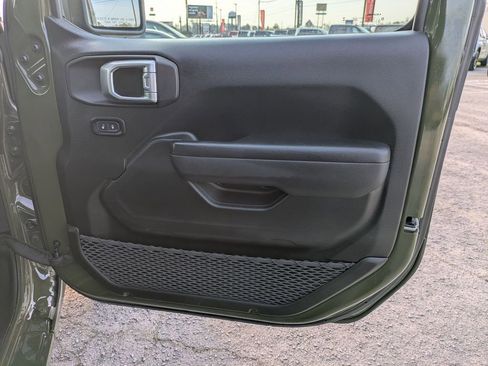 Used 2024 Jeep Wrangler Unlimited w/ Convenience Group image 29