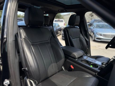 Used 2019 Land Rover Discovery SE image 36