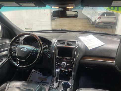 Used 2016 Ford Explorer Platinum image 23