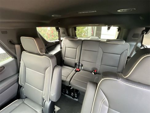 New 2025 GMC Yukon Elevation image 34