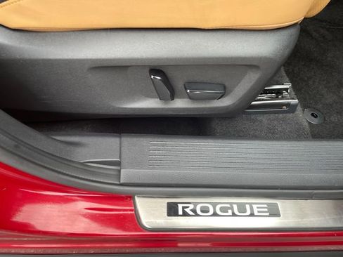 Used 2021 Nissan Rogue Platinum image 45