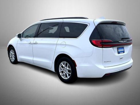 Used 2022 Chrysler Pacifica Touring-L FWD image 6