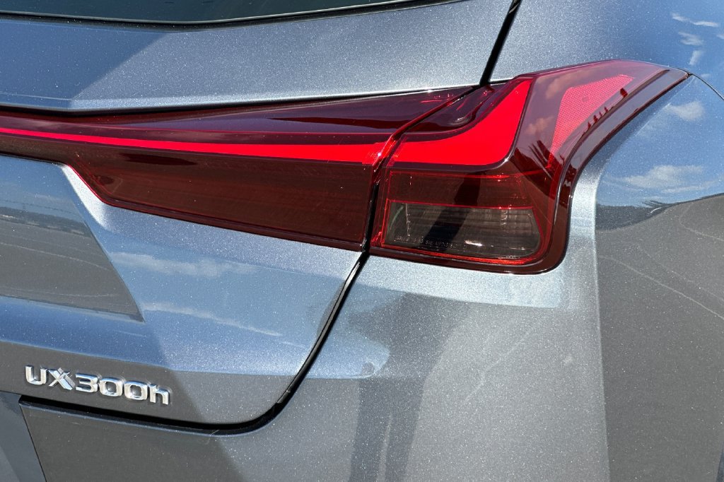 Certified 2025 Lexus UX 300h FWD w/ Accessory Package (Z2) image 26