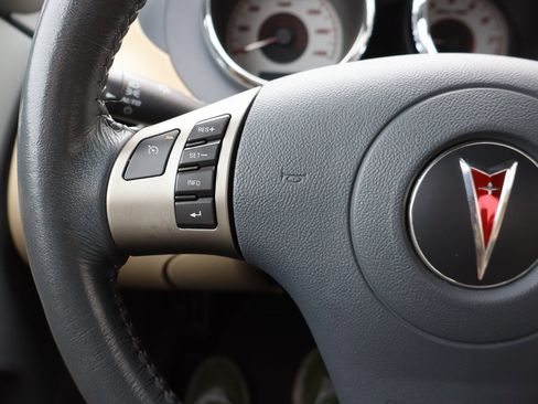 Used 2007 Pontiac Solstice Convertible w/ Premium Package image 7