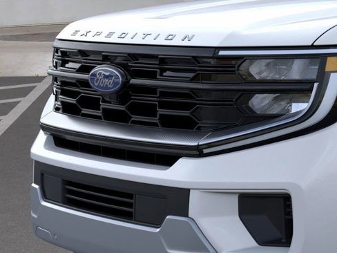 New 2025 Ford Expedition Max Platinum w/ Driver's Package image 17