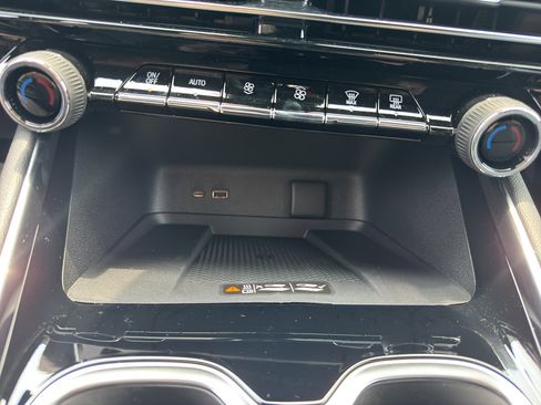 New 2025 Chevrolet Traverse RS image 33