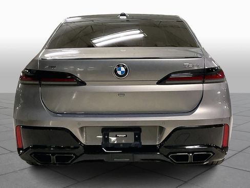 Used 2023 BMW 760i xDrive image 5