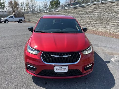 New 2026 Chrysler Pacifica Select image 4