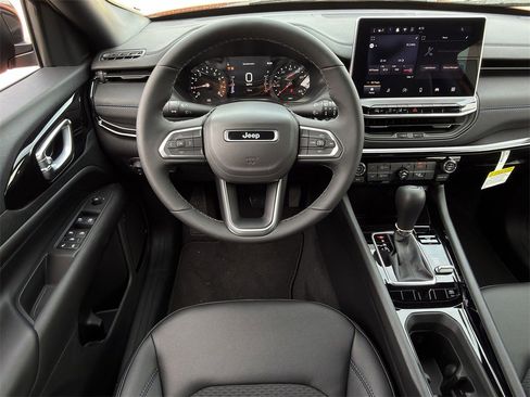 New 2026 Jeep Compass Latitude image 11