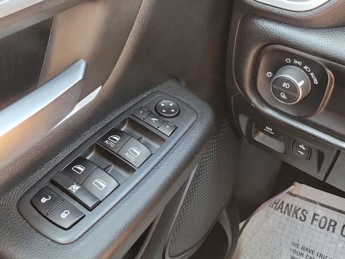 Used 2020 RAM 1500 Big Horn AWD/4WD image 19