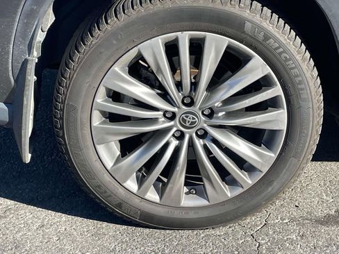 Used 2021 Toyota Highlander Platinum image 12