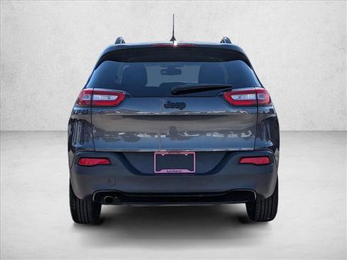 Used 2017 Jeep Cherokee Sport FWD image 6