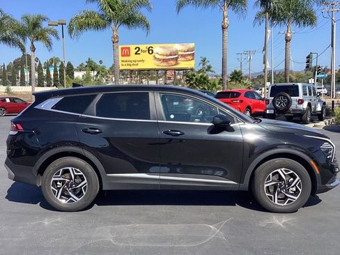 Used 2024 Kia Sportage LX image 2
