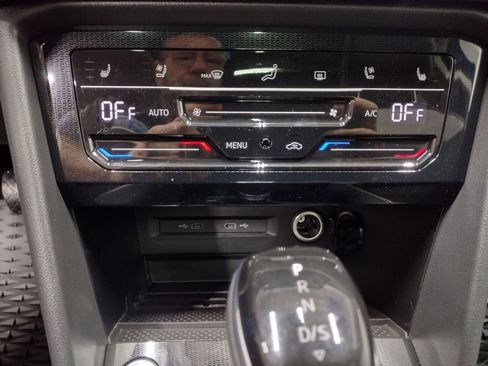 New 2025 Volkswagen Taos SEL image 32