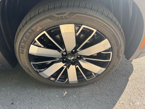 New 2025 Mitsubishi Outlander SE image 9