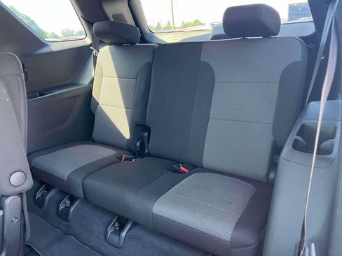 Used 2023 Chevrolet Traverse LT AWD/4WD image 16