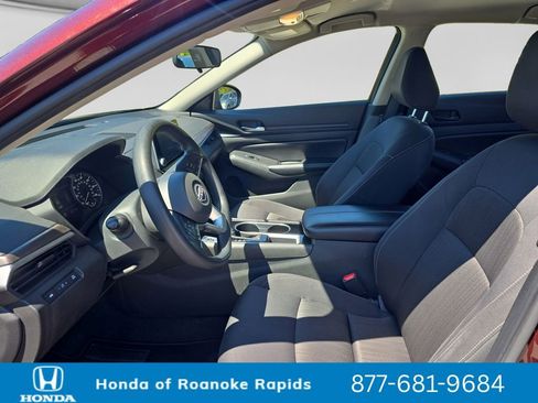 Used 2024 Nissan Altima 2.5 SV FWD image 10