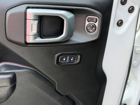 Used 2019 Jeep Wrangler Unlimited Sport S AWD/4WD image 13