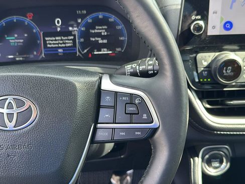 Used 2025 Toyota Grand Highlander FWD image 17