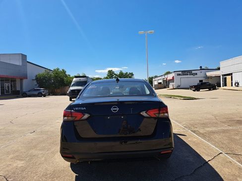 Used 2025 Nissan Versa SV FWD image 4