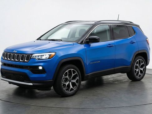 Used 2025 Jeep Compass Limited image 3