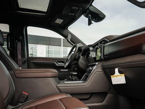 New 2026 GMC Sierra 1500 Denali w/ Denali Reserve Package AWD/4WD image 9