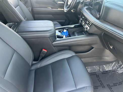 Certified 2025 Chevrolet Suburban Z71 AWD/4WD image 12