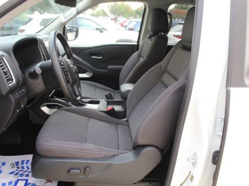 Used 2024 Nissan Frontier SV image 27