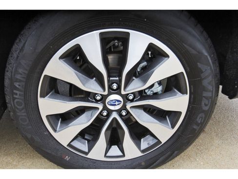 Certified 2025 Subaru Outback Limited AWD/4WD image 30