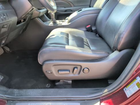 Used 2015 Toyota Highlander Limited Platinum AWD/4WD image 16